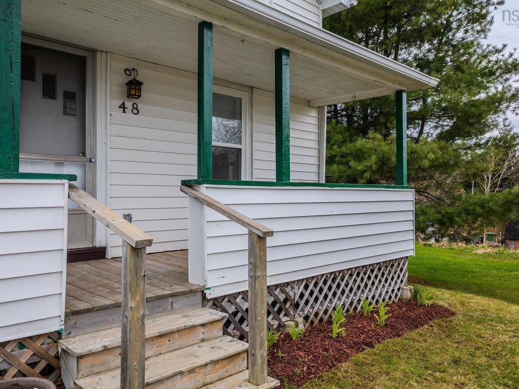 












48 Adams Street

,
Truro,




NS
B2N 2N9


