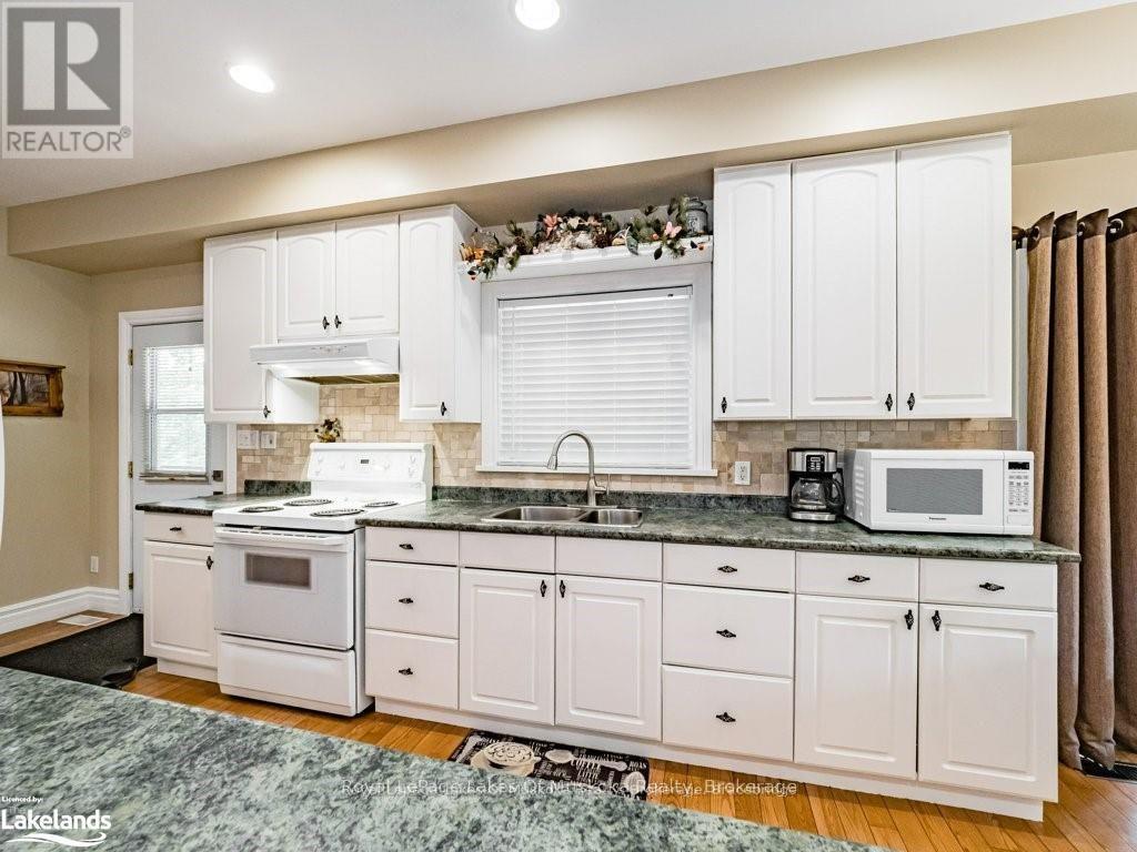 












2411 HWY. 118 E. HIGHWAY

,
Bracebridge (Draper),




Ontario
P1L1X1

