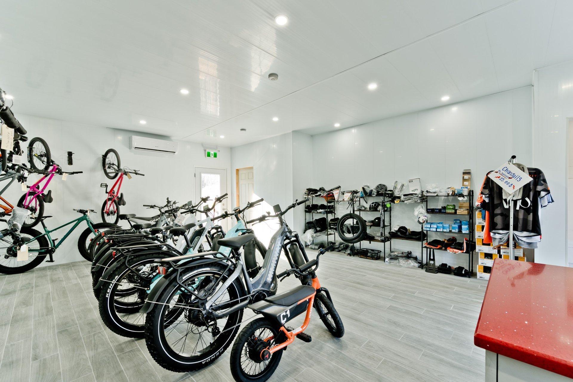 









226


Rue St-Marc

,
Coaticook,




QC
J1A2Z5

