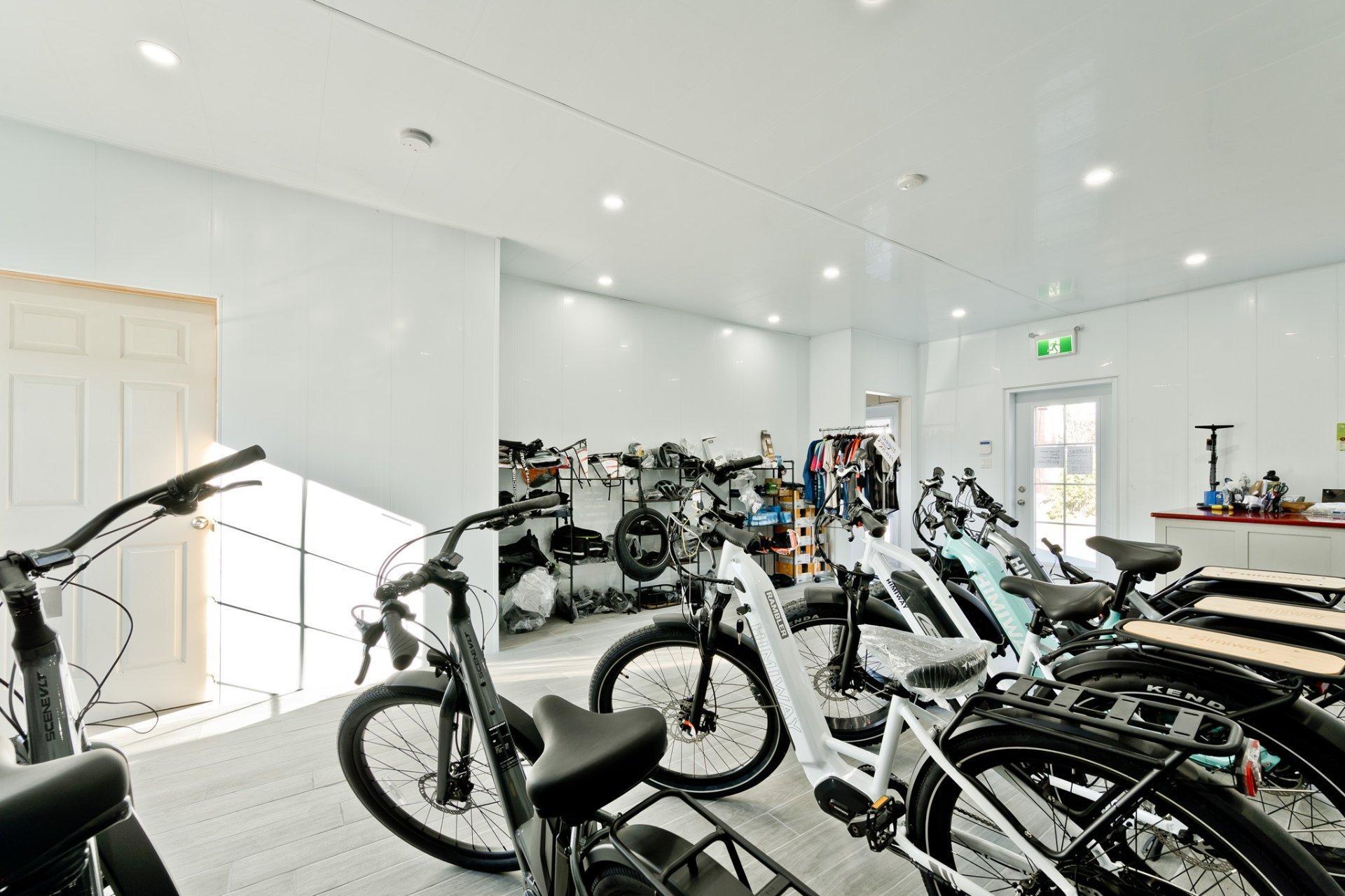 









226


Rue St-Marc

,
Coaticook,




QC
J1A2Z5

