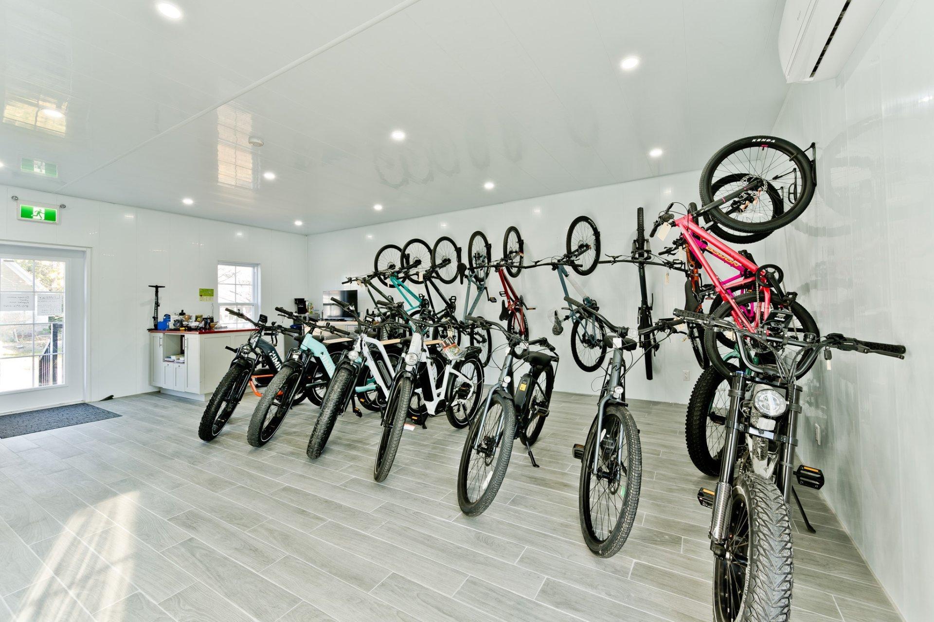 









226


Rue St-Marc

,
Coaticook,




QC
J1A2Z5

