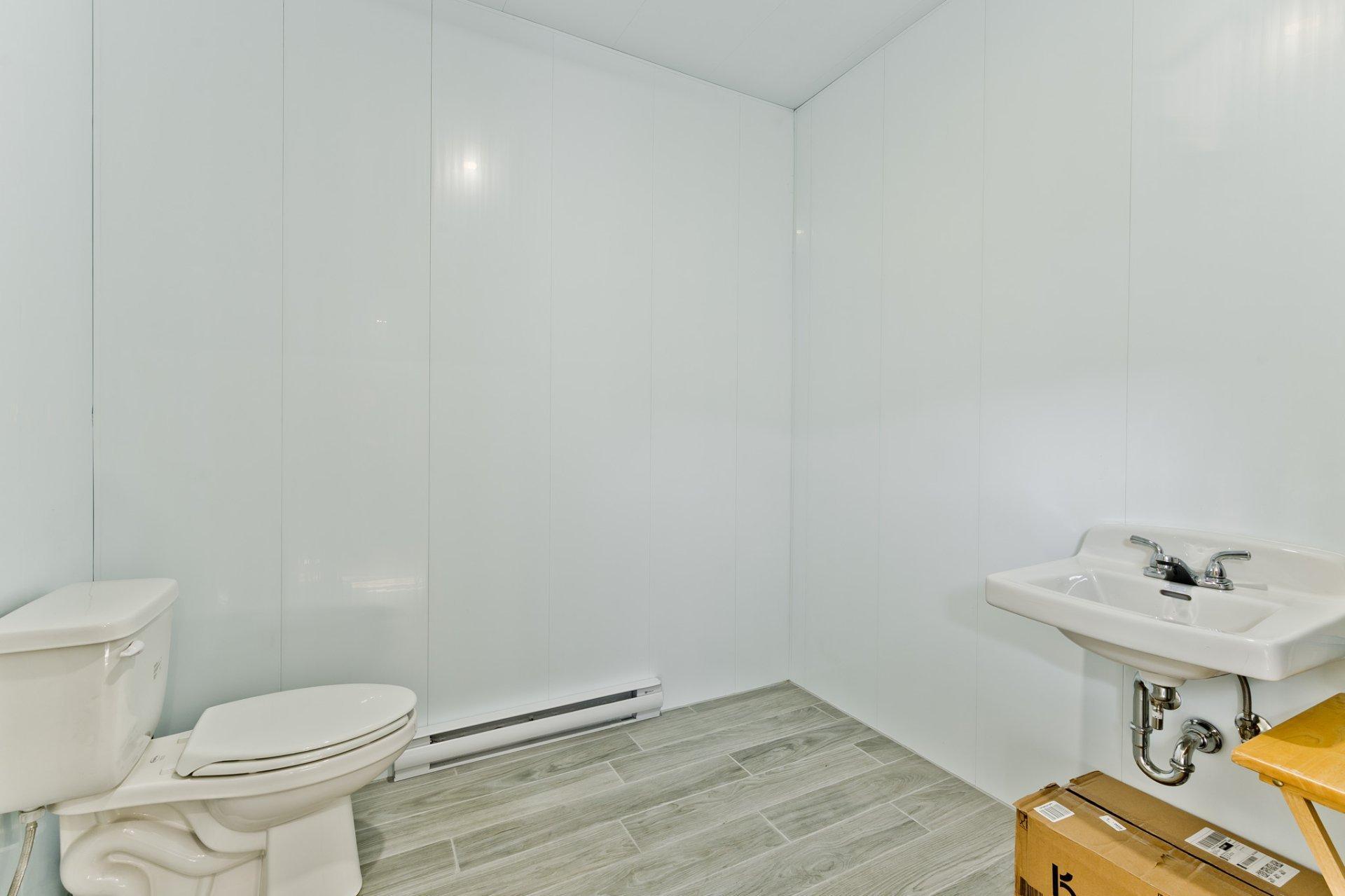 









226


Rue St-Marc

,
Coaticook,




QC
J1A2Z5

