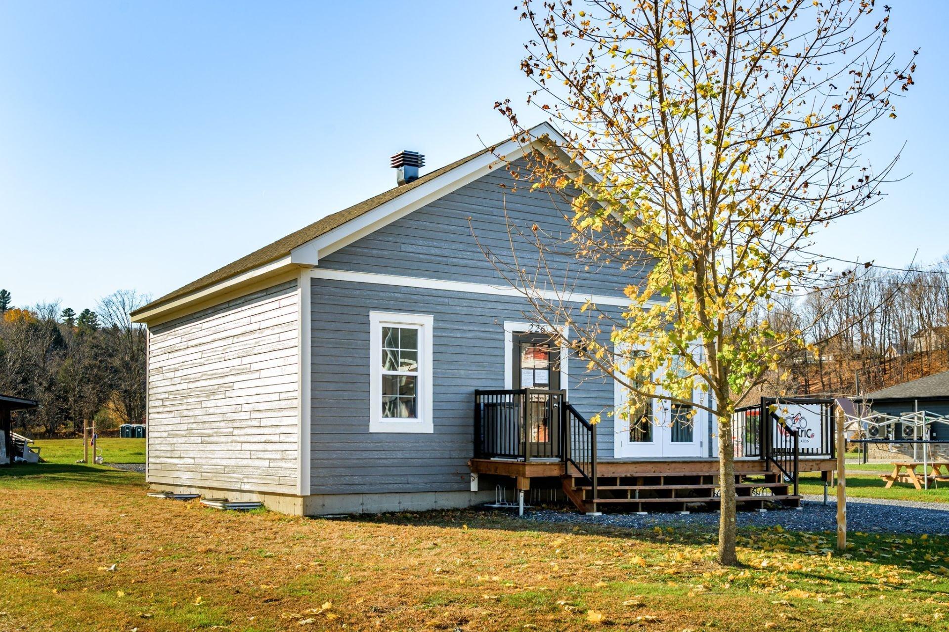 









226


Rue St-Marc

,
Coaticook,




QC
J1A2Z5

