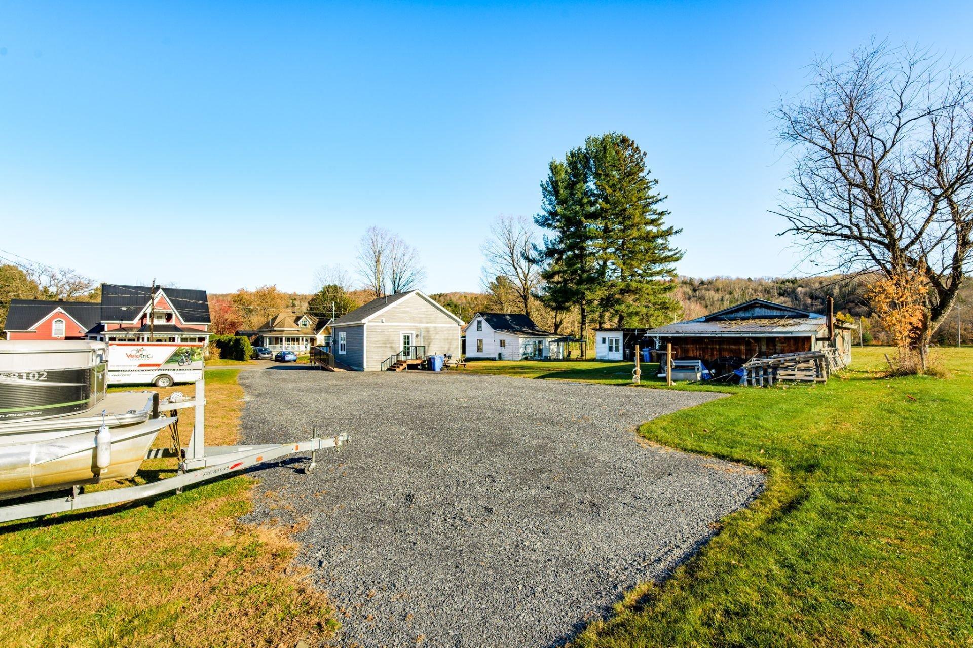 









226


Rue St-Marc

,
Coaticook,




QC
J1A2Z5

