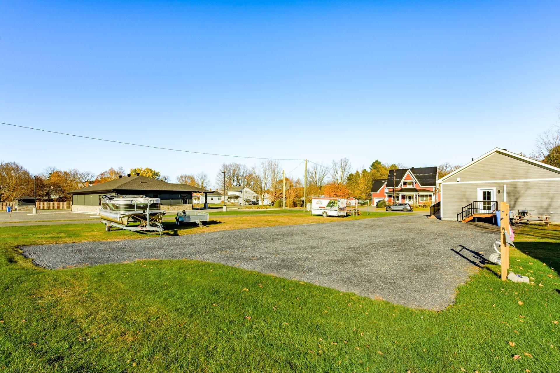 









226


Rue St-Marc

,
Coaticook,




QC
J1A2Z5

