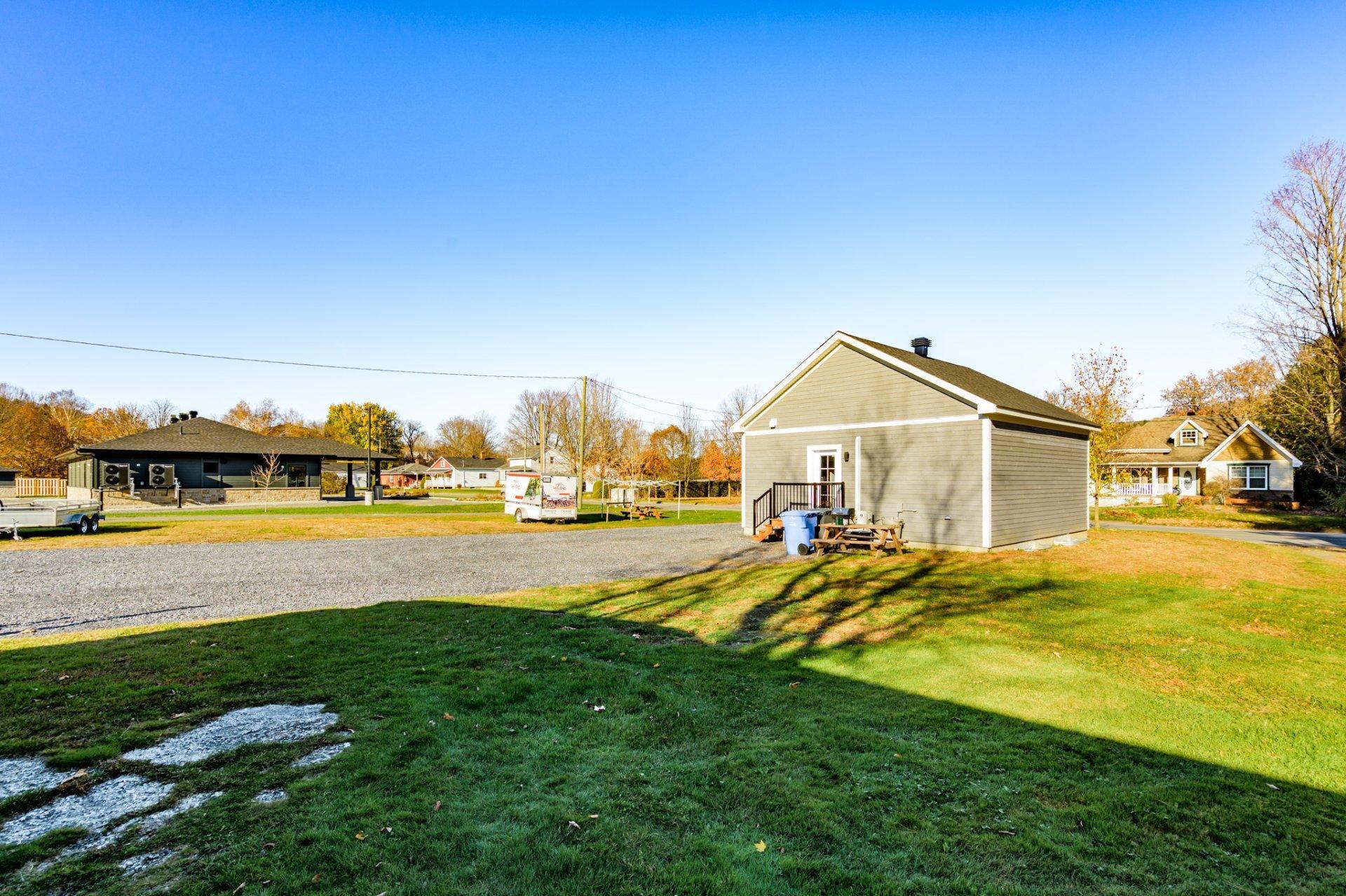 









226


Rue St-Marc

,
Coaticook,




QC
J1A2Z5

