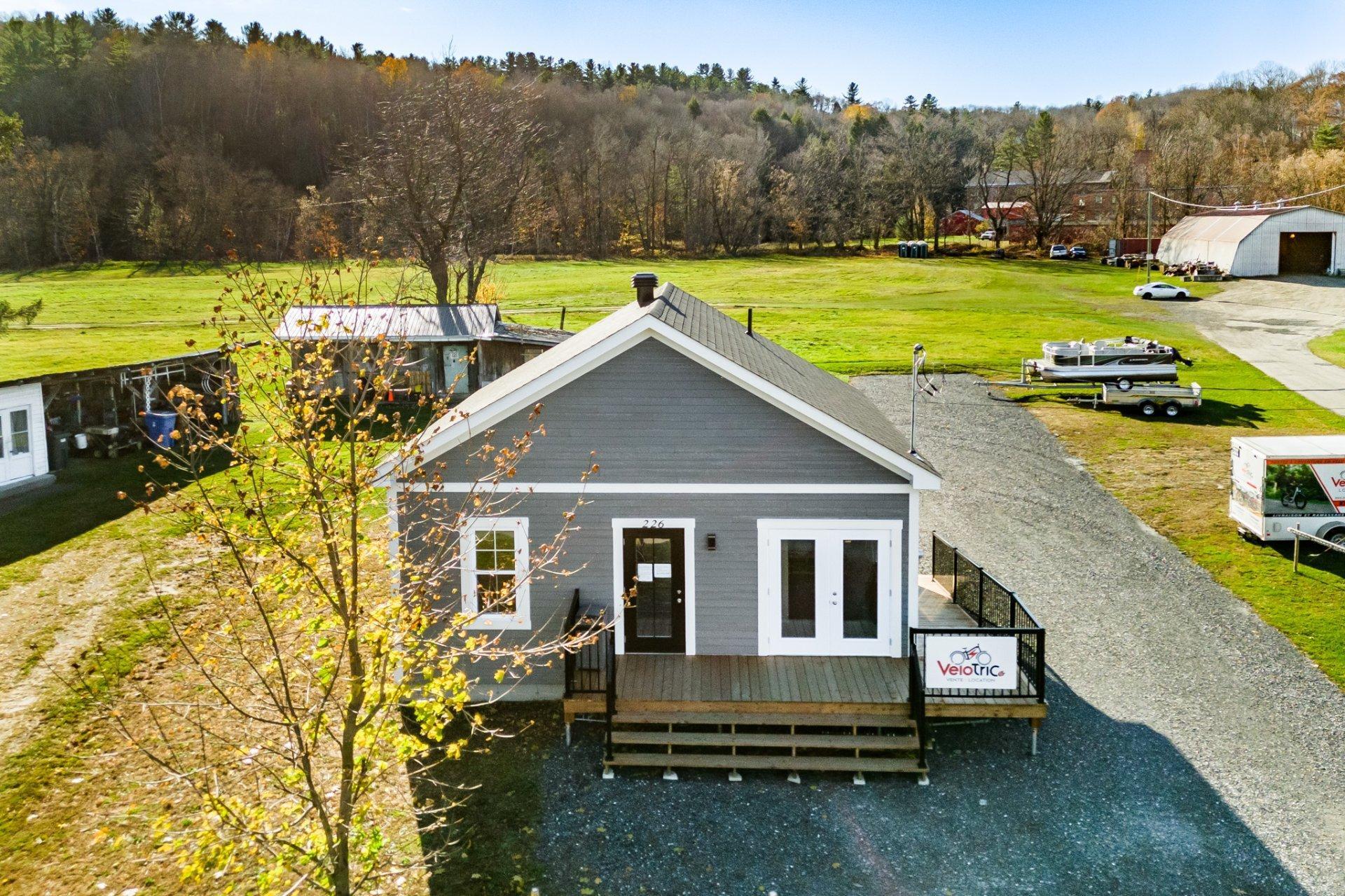 









226


Rue St-Marc

,
Coaticook,




QC
J1A2Z5

