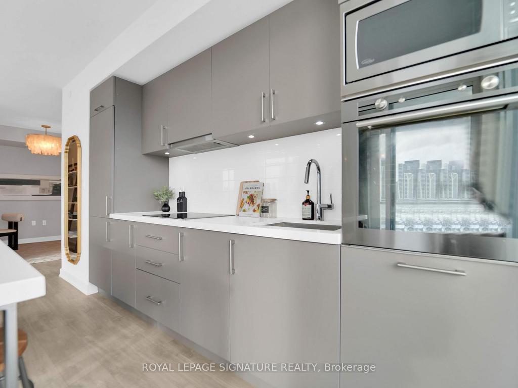 









27


Bathurst

Street, 406,
Toronto,




ON
M5V 0R1

