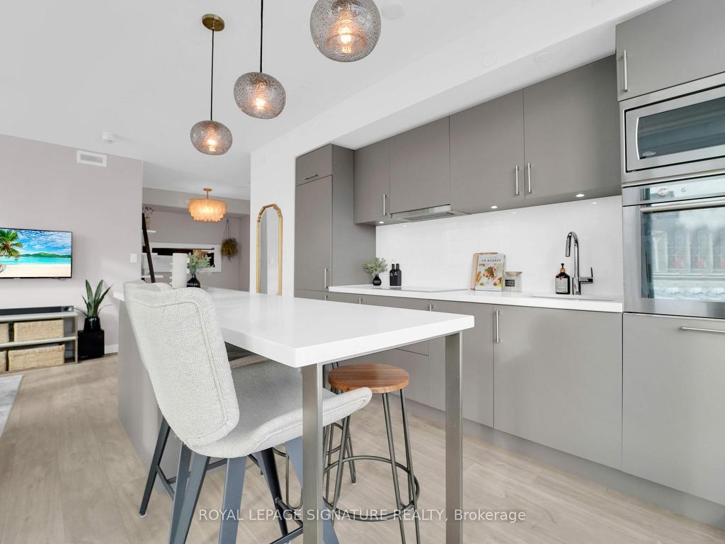 









27


Bathurst

Street, 406,
Toronto,




ON
M5V 0R1

