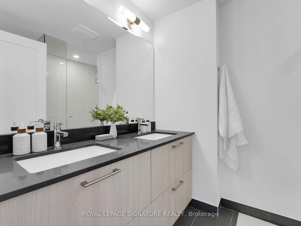 









27


Bathurst

Street, 406,
Toronto,




ON
M5V 0R1

