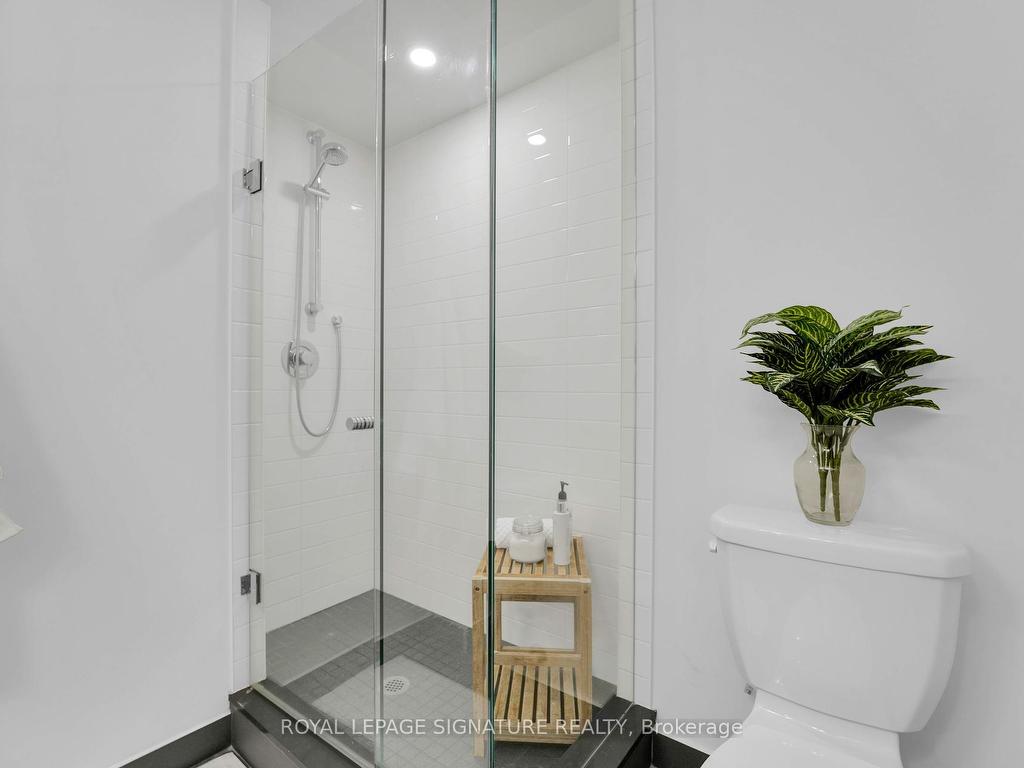 









27


Bathurst

Street, 406,
Toronto,




ON
M5V 0R1

