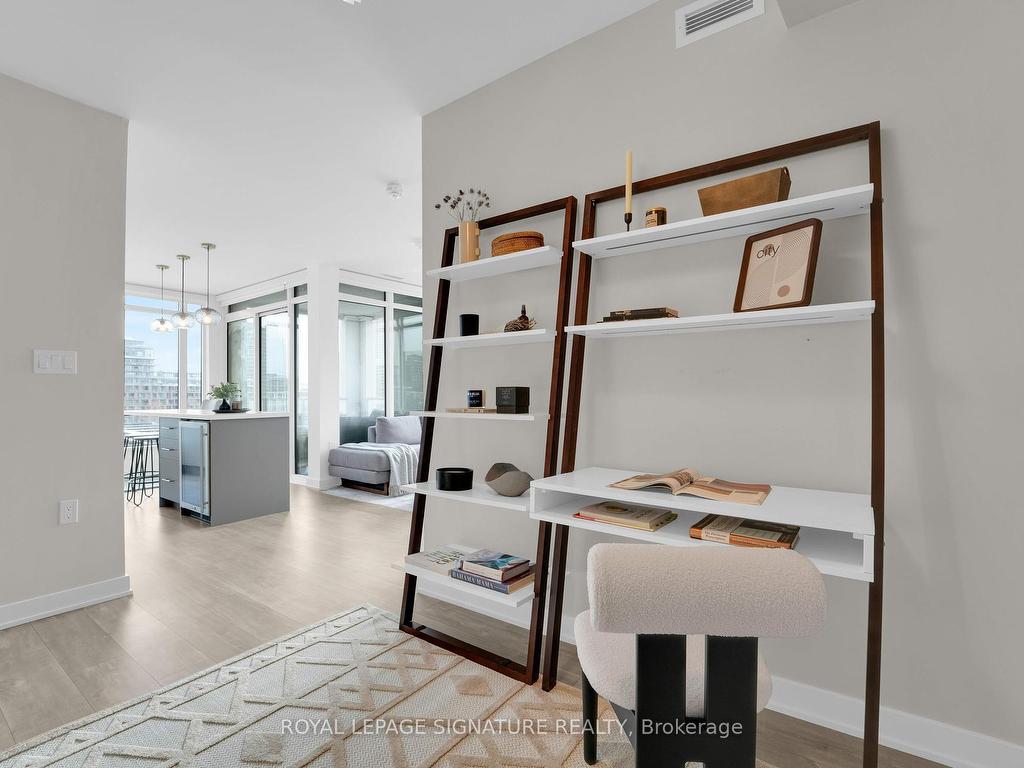 









27


Bathurst

Street, 406,
Toronto,




ON
M5V 0R1

