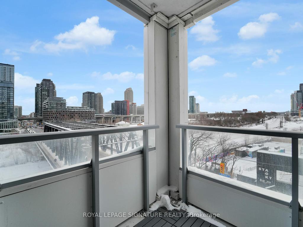 









27


Bathurst

Street, 406,
Toronto,




ON
M5V 0R1

