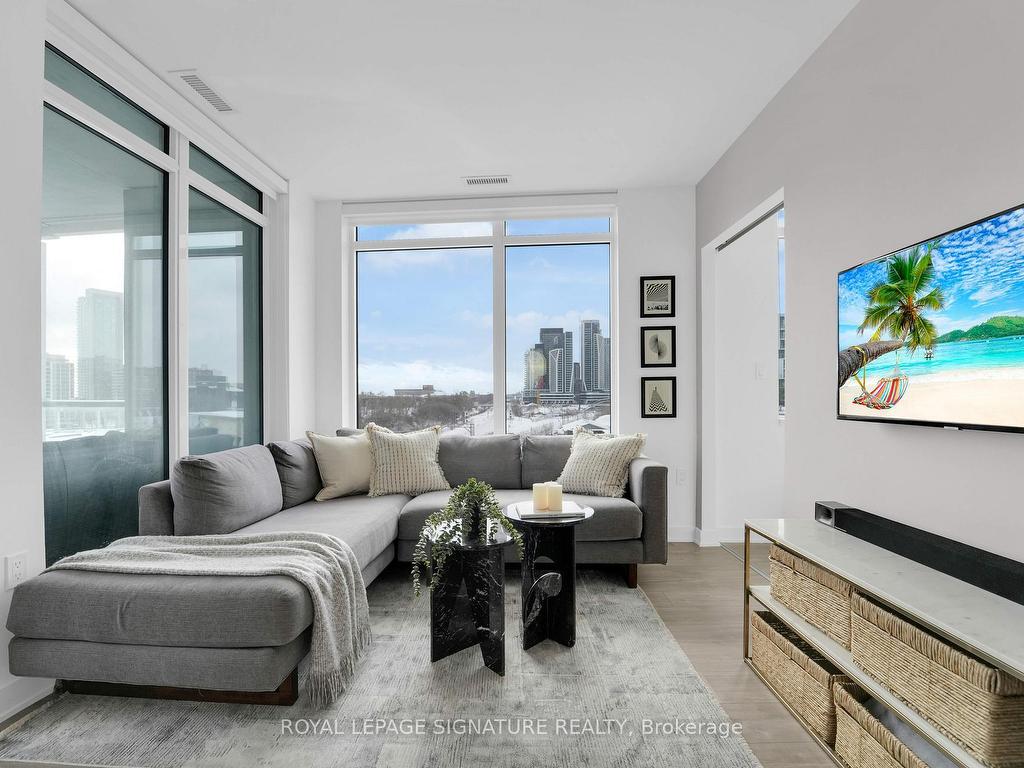 









27


Bathurst

Street, 406,
Toronto,




ON
M5V 0R1


