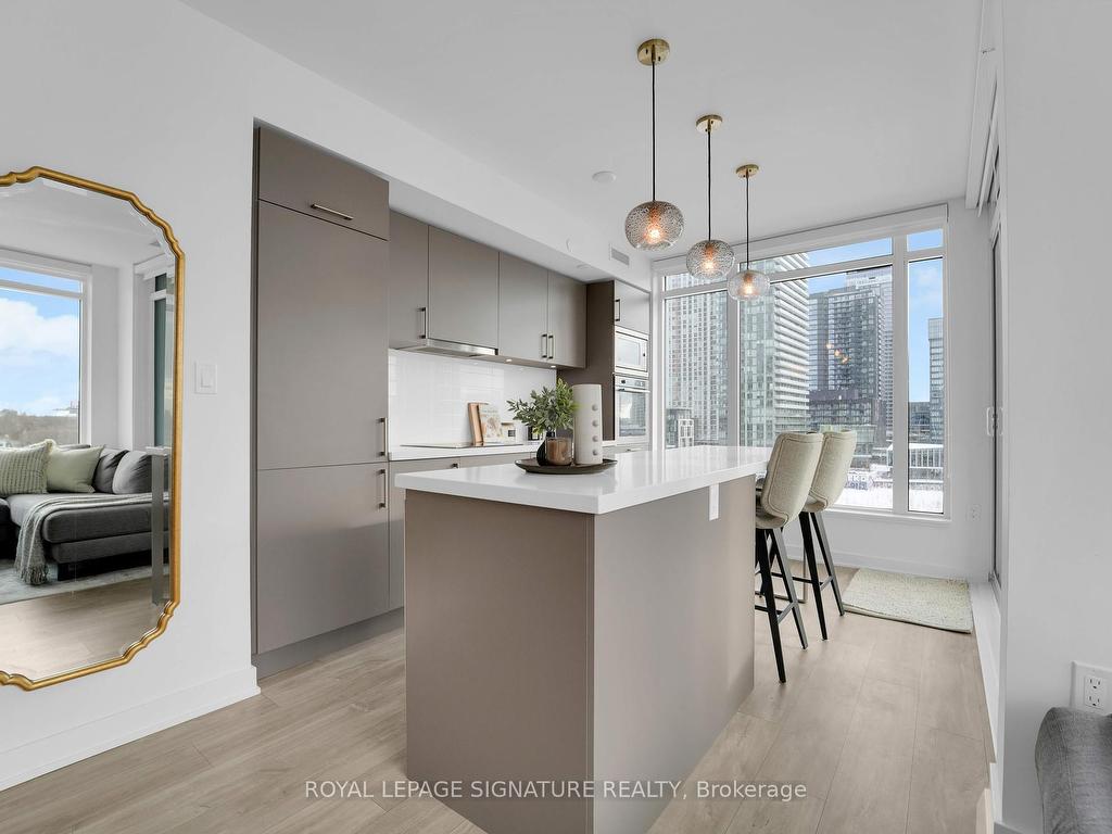 









27


Bathurst

Street, 406,
Toronto,




ON
M5V 0R1

