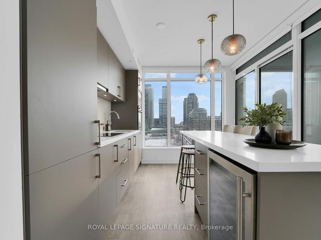 









27


Bathurst

Street, 406,
Toronto,




ON
M5V 0R1

