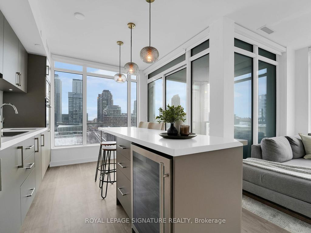 









27


Bathurst

Street, 406,
Toronto,




ON
M5V 0R1

