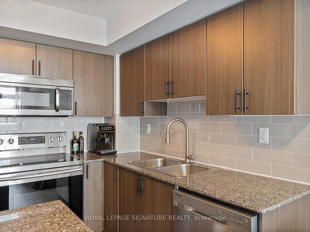 









816


Lansdowne

Avenue, 410,
Toronto,




ON
M6H 4K6

