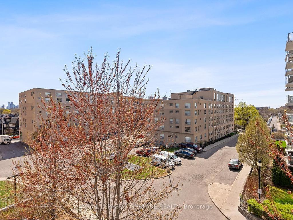 









816


Lansdowne

Avenue, 410,
Toronto,




ON
M6H 4K6

