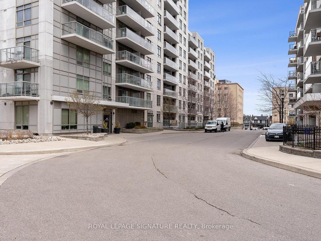 









816


Lansdowne

Avenue, 410,
Toronto,




ON
M6H 4K6

