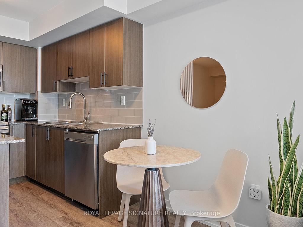 









816


Lansdowne

Avenue, 410,
Toronto,




ON
M6H 4K6

