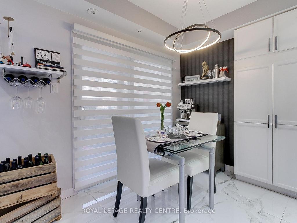 









750


Neighbourhood

Circle, 4,
Mississauga,




ON
L5B 0B7


