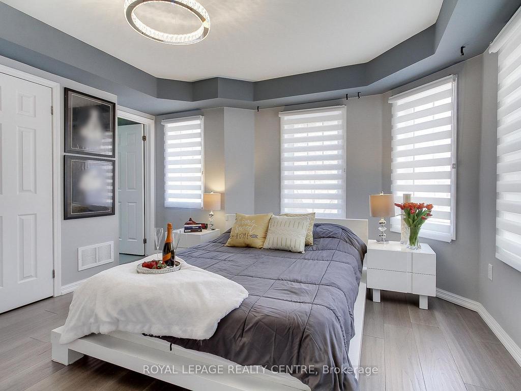 









750


Neighbourhood

Circle, 4,
Mississauga,




ON
L5B 0B7

