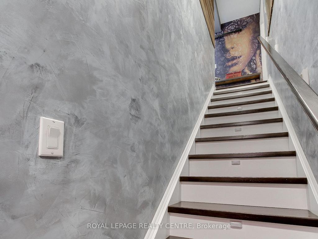









750


Neighbourhood

Circle, 4,
Mississauga,




ON
L5B 0B7


