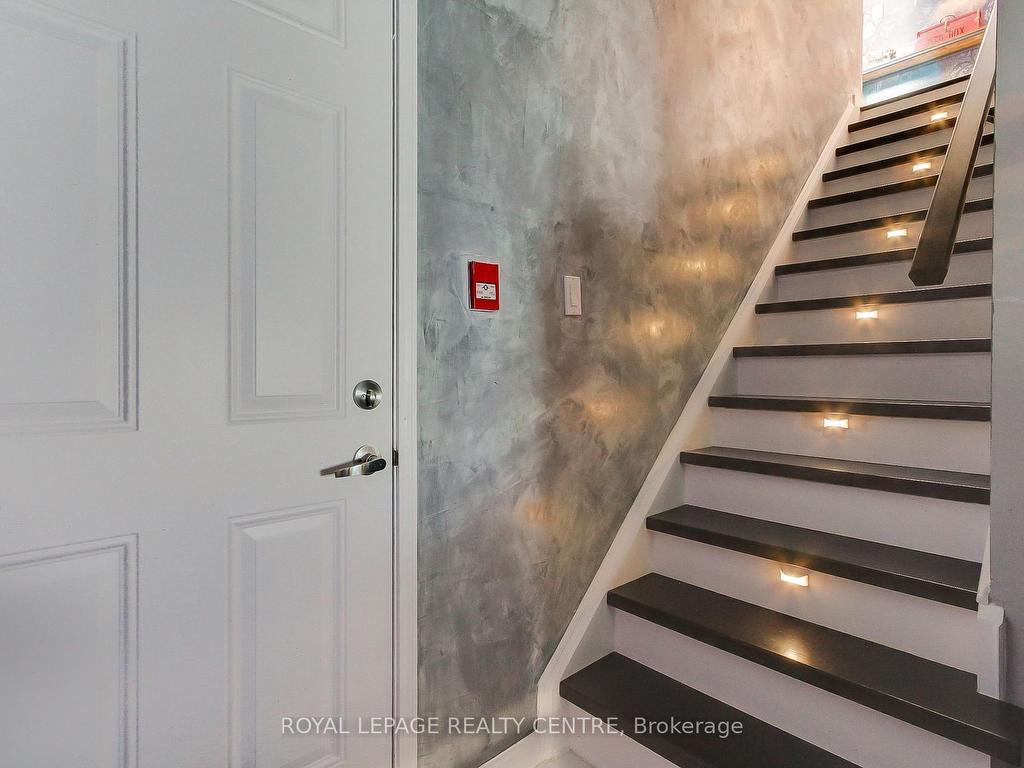 









750


Neighbourhood

Circle, 4,
Mississauga,




ON
L5B 0B7

