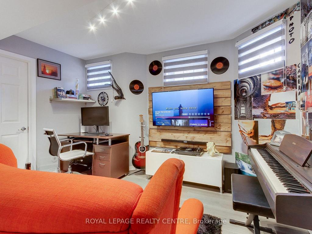 









750


Neighbourhood

Circle, 4,
Mississauga,




ON
L5B 0B7

