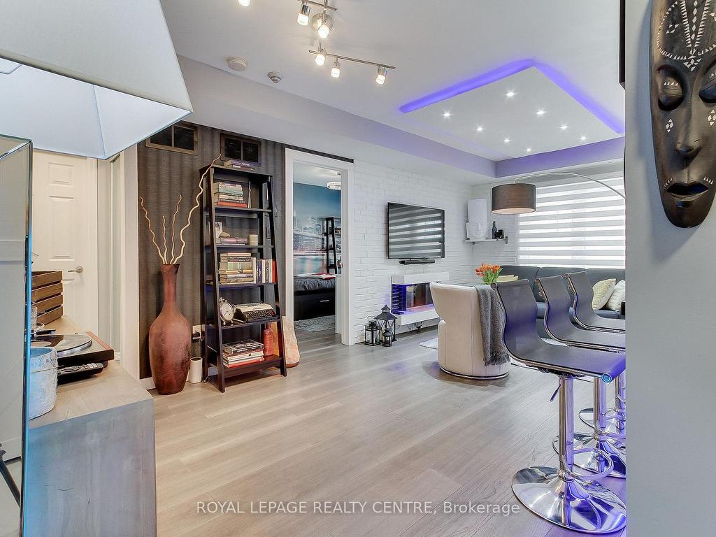 









750


Neighbourhood

Circle, 4,
Mississauga,




ON
L5B 0B7

