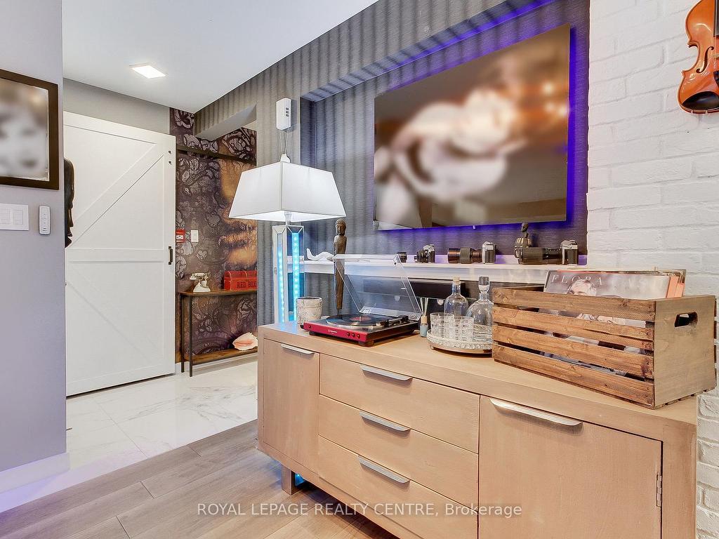 









750


Neighbourhood

Circle, 4,
Mississauga,




ON
L5B 0B7

