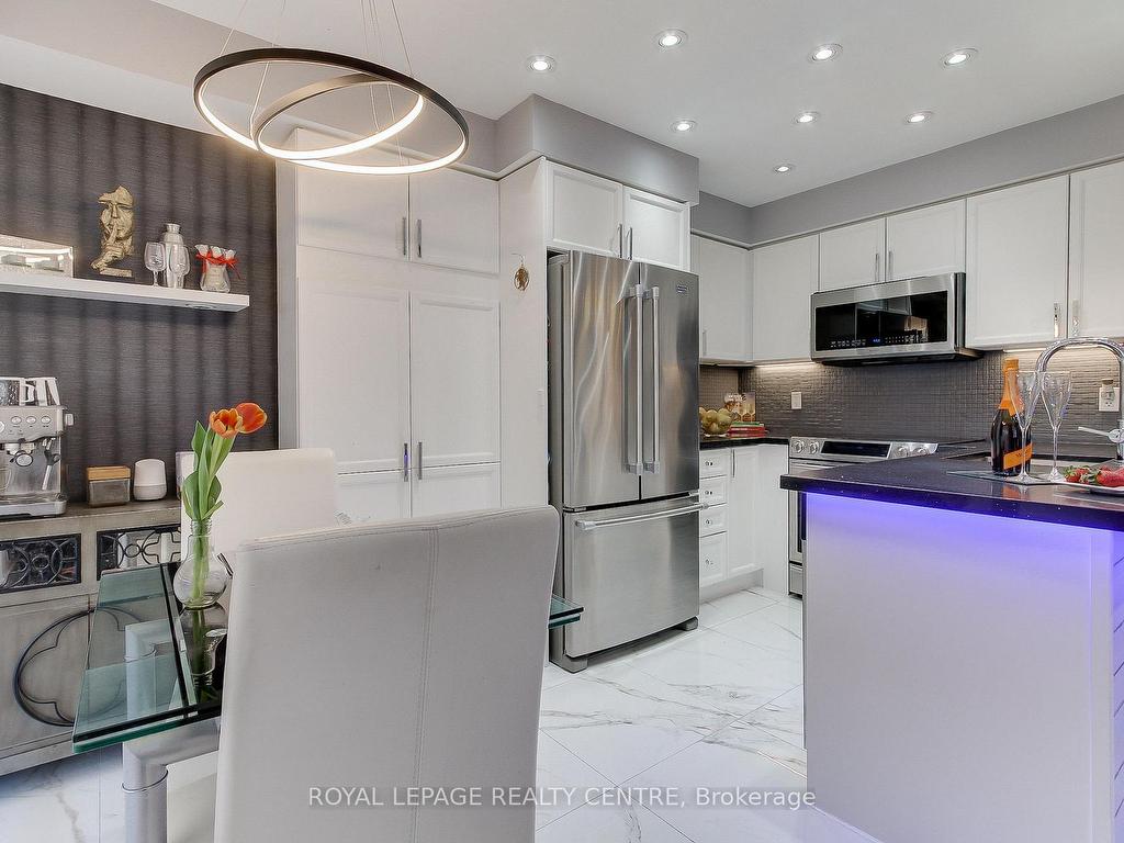 









750


Neighbourhood

Circle, 4,
Mississauga,




ON
L5B 0B7

