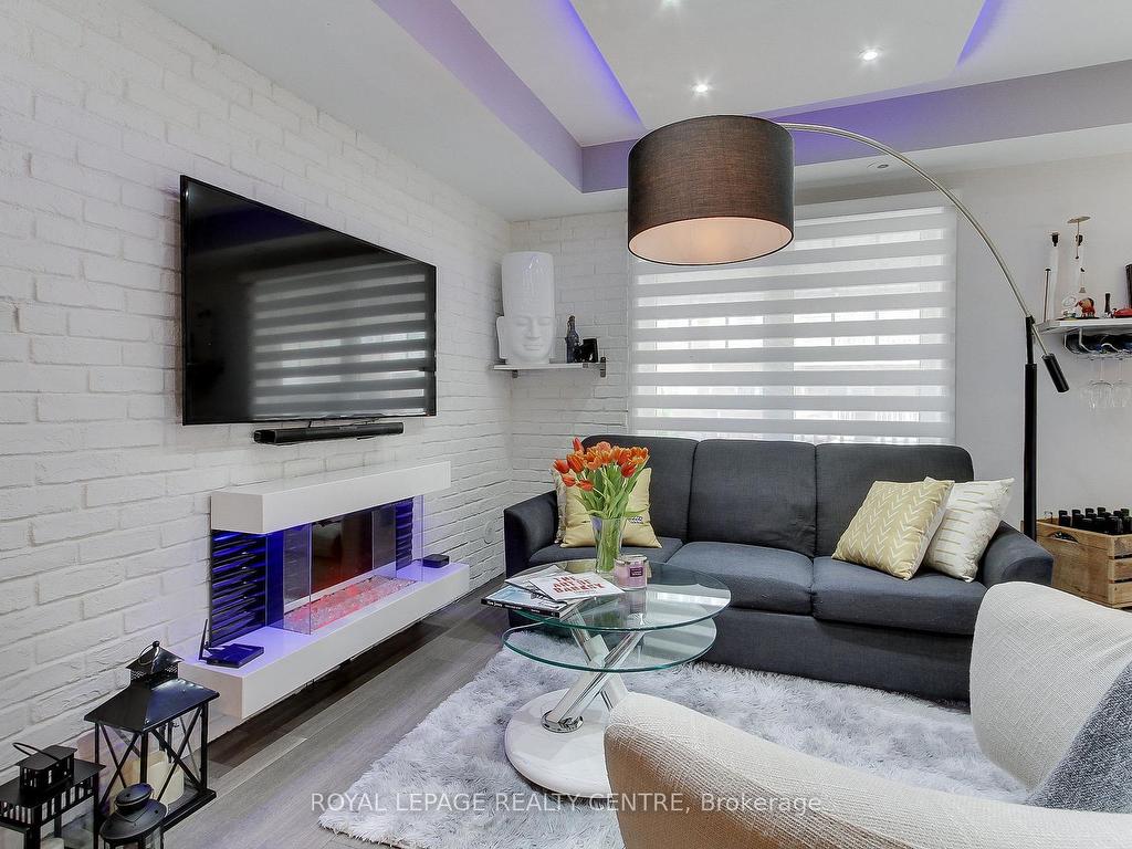 









750


Neighbourhood

Circle, 4,
Mississauga,




ON
L5B 0B7

