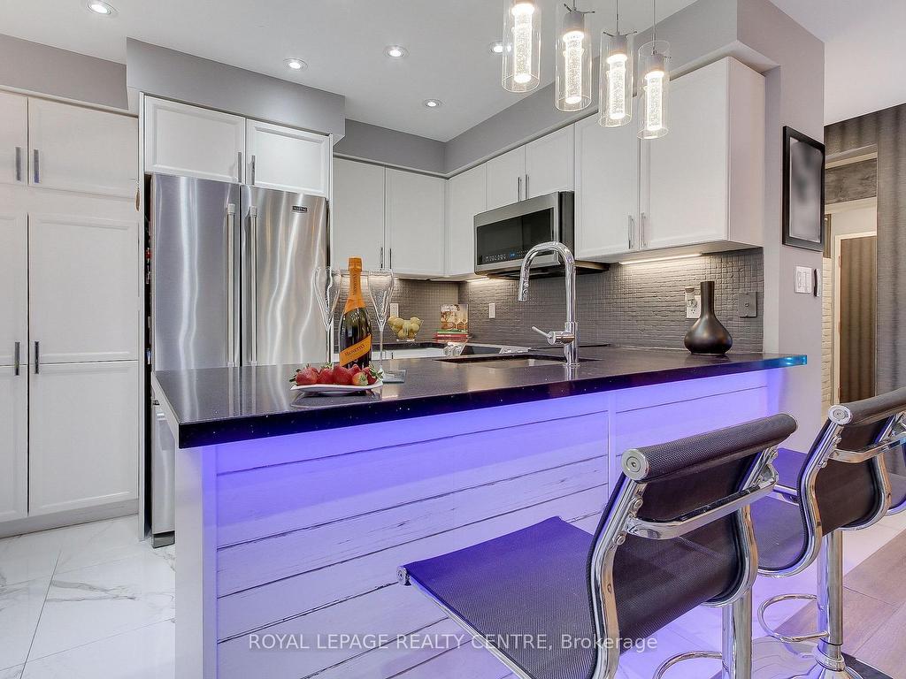 









750


Neighbourhood

Circle, 4,
Mississauga,




ON
L5B 0B7

