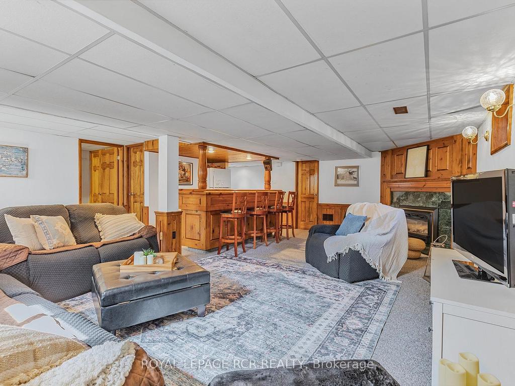 









4303


County 88

Road,
Bradford West Gwillimbury,




ON
L0G 1B0

