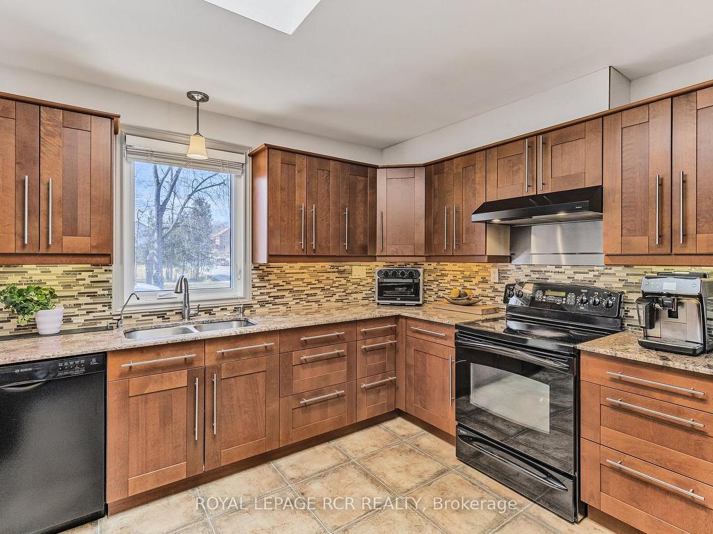 









4303


County 88

Road,
Bradford West Gwillimbury,




ON
L0G 1B0

