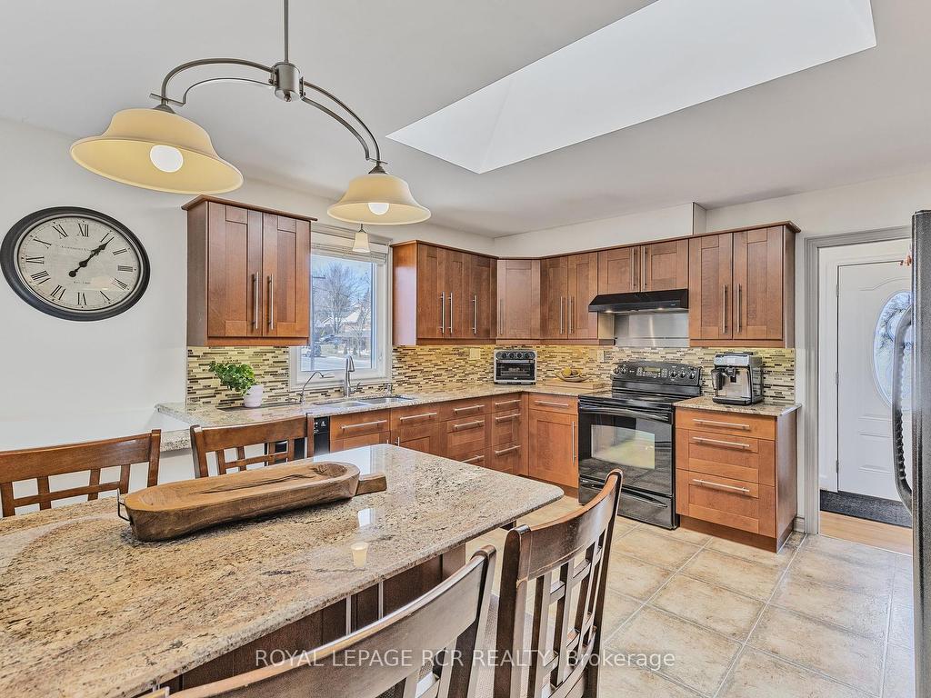 









4303


County 88

Road,
Bradford West Gwillimbury,




ON
L0G 1B0

