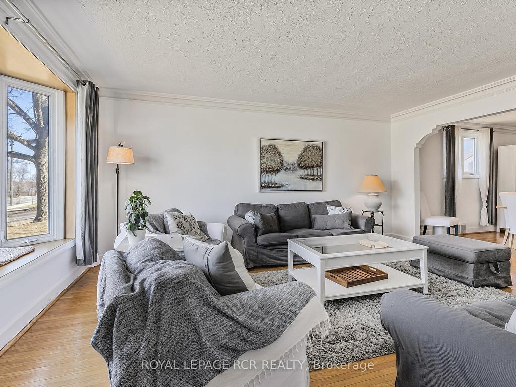 









4303


County 88

Road,
Bradford West Gwillimbury,




ON
L0G 1B0

