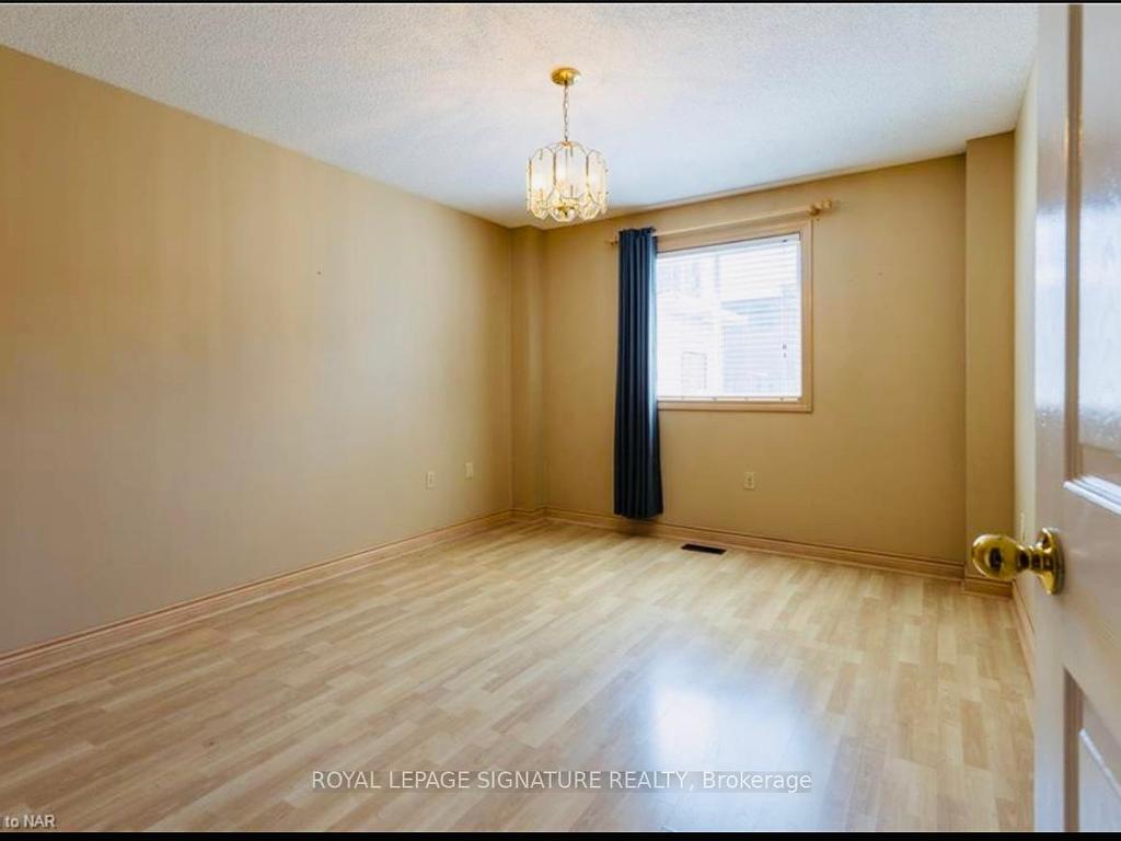 









465


Berkindale

Drive,
Hamilton,




ON
L8E 5B7

