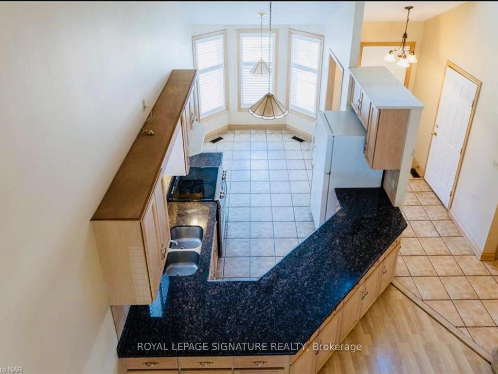 









465


Berkindale

Drive,
Hamilton,




ON
L8E 5B7


