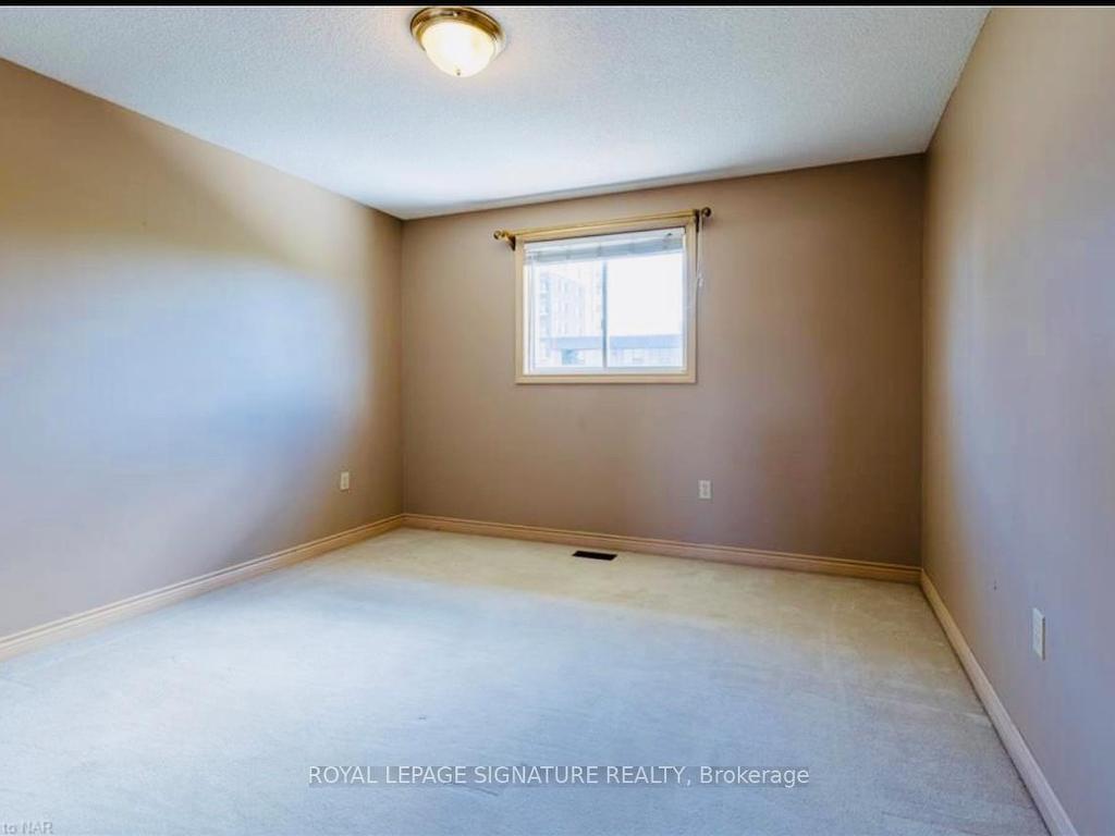 









465


Berkindale

Drive,
Hamilton,




ON
L8E 5B7

