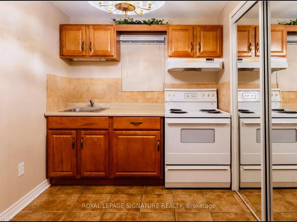 









465


Berkindale

Drive,
Hamilton,




ON
L8E 5B7

