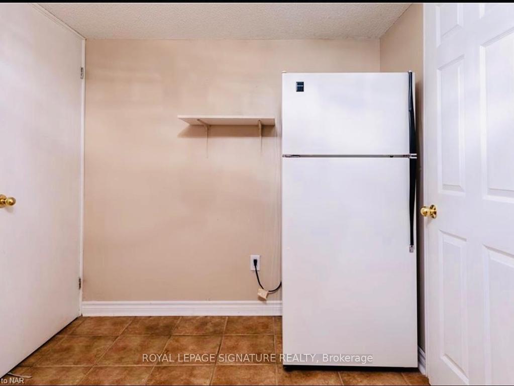 









465


Berkindale

Drive,
Hamilton,




ON
L8E 5B7

