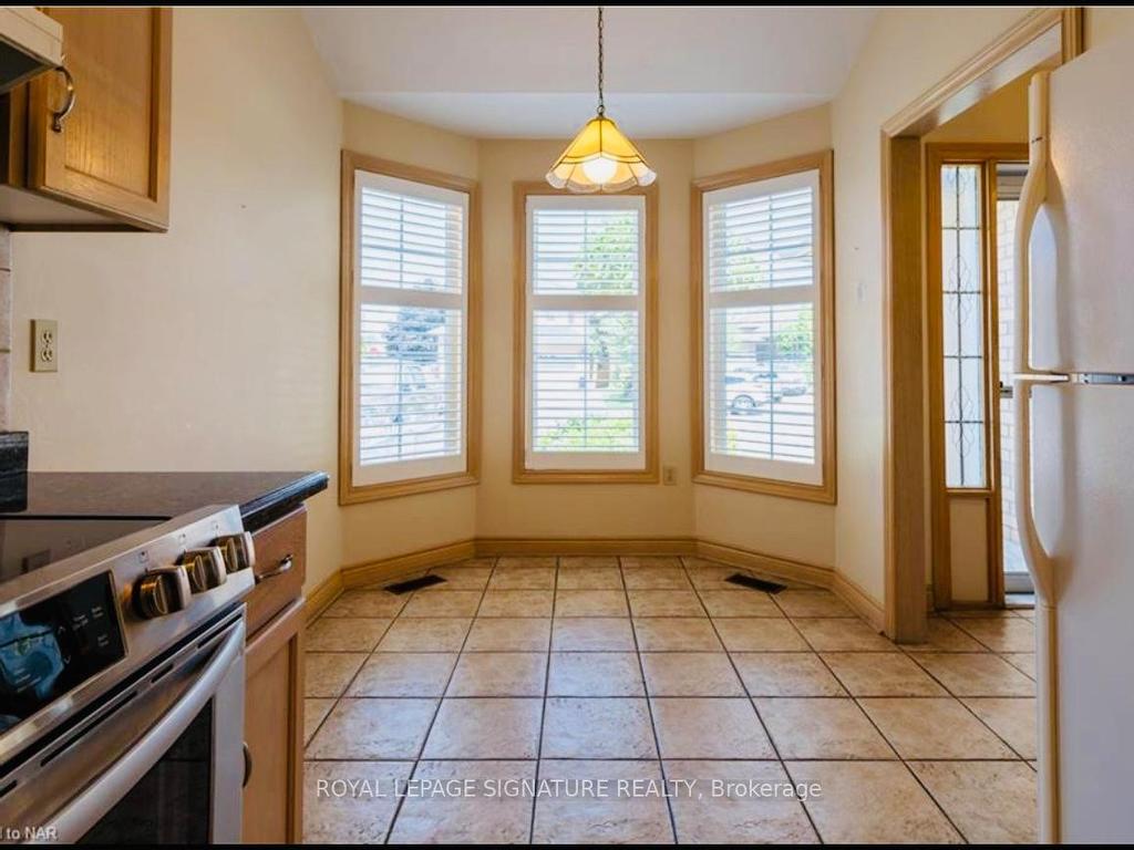 









465


Berkindale

Drive,
Hamilton,




ON
L8E 5B7

