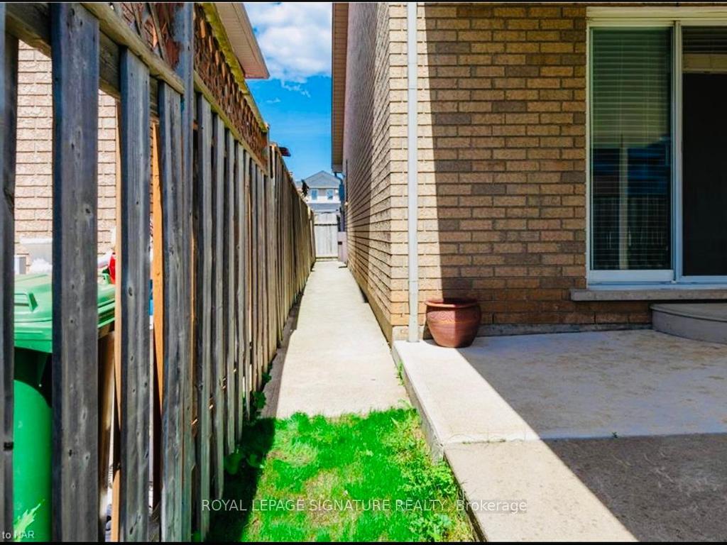 









465


Berkindale

Drive,
Hamilton,




ON
L8E 5B7

