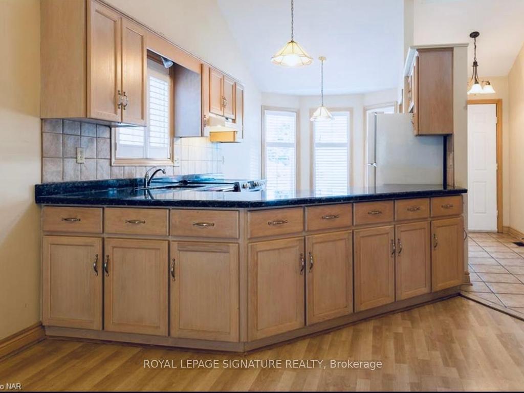 









465


Berkindale

Drive,
Hamilton,




ON
L8E 5B7

