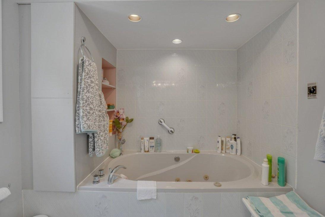 









28


Ch. des Quenouilles

,
Val-des-Monts,




QC
J8N4J5

