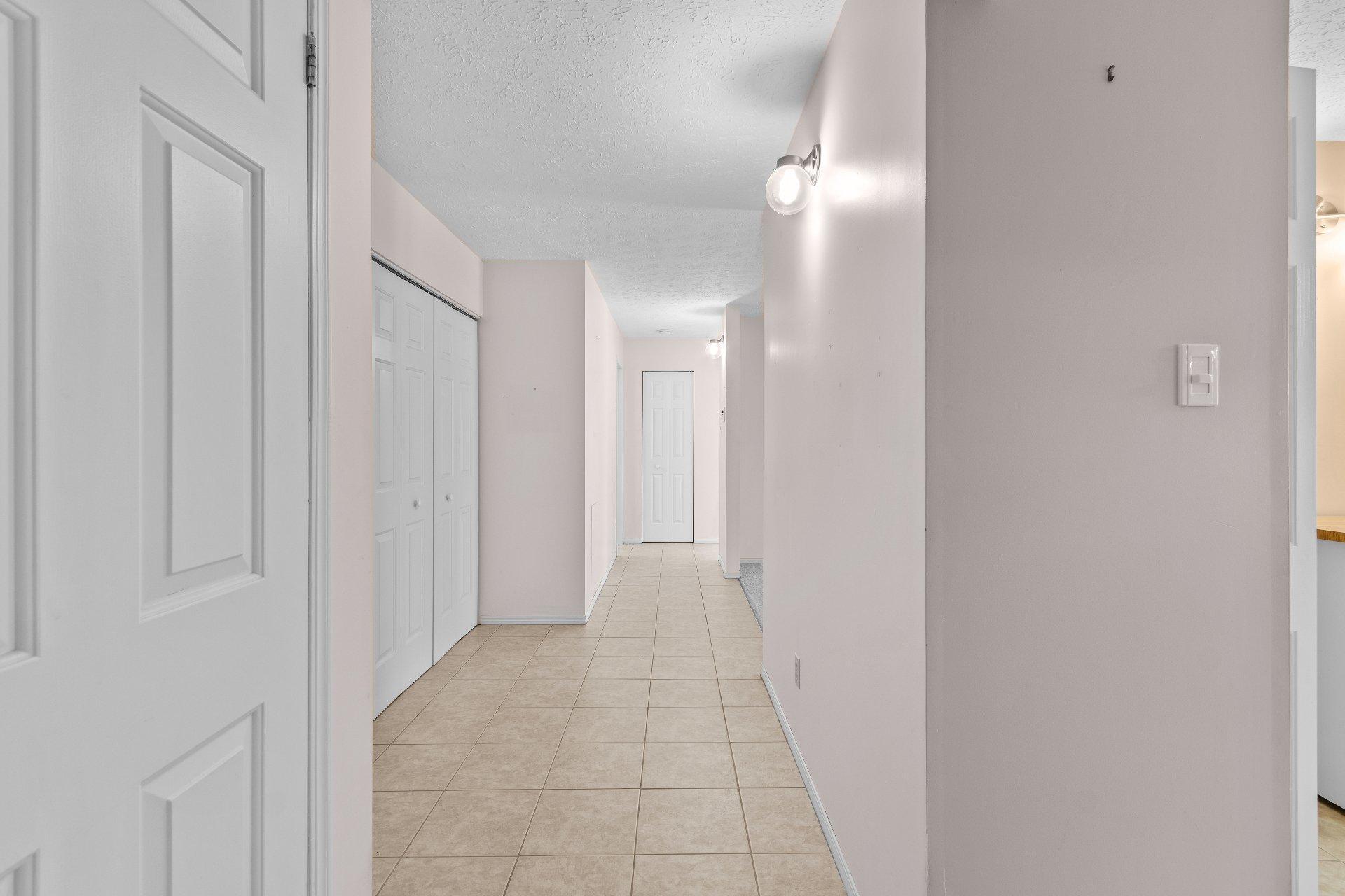 









3130


Rue des Chênes

, 303,
Sherbrooke (Les Nations),




QC
J1L1Y9

