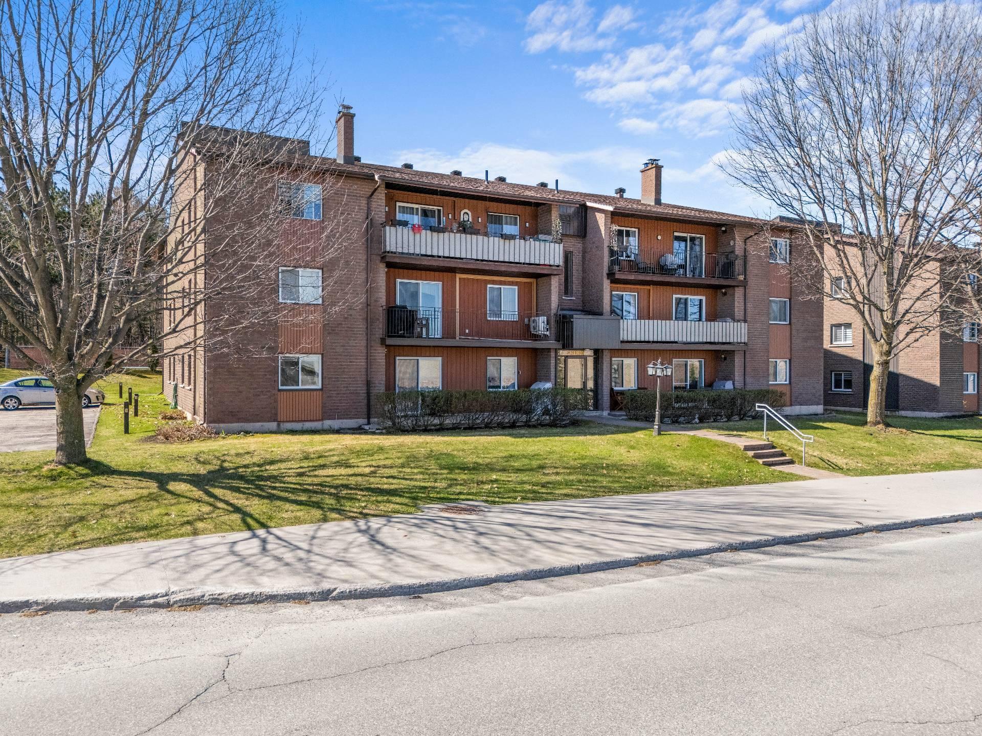 









3130


Rue des Chênes

, 303,
Sherbrooke (Les Nations),




QC
J1L1Y9

